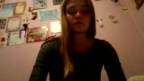 Snapshot of happyemily18 chatting on 10.30.25 happyemily online show from 10.30.25