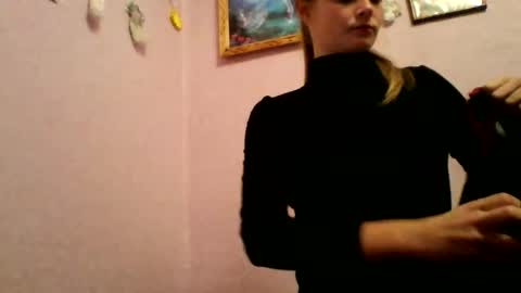 Snapshot of happyemily18 chatting on 11.09.25 happyemily online show from 11.09.25