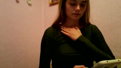 Snapshot of happyemily18 chatting on 11.11.25 happyemily online show from 11.11.25