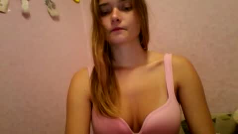 Snapshot of happyemily18 chatting on 11.28.25 happyemily online show from 11.28.25