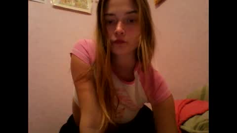 Snapshot of happyemily18 chatting on 02.12.26 happyemily online show from 02.12.26