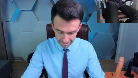 Snapshot of hard_and_juici chatting on 05.08.26 Steve online show from 05.08.26