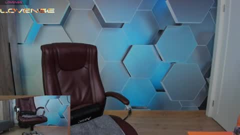 Snapshot of hard_and_juici chatting on 05.27.26 Steve online show from 05.27.26