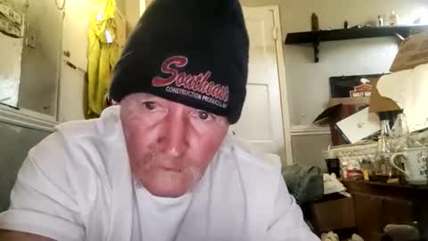 Snapshot of hardalt chatting on 10.26.25 hardalt online show from 10.26.25