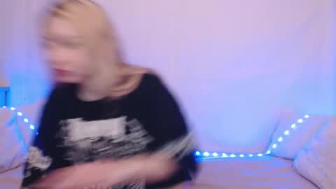 Snapshot of hardcore_x chatting on 09.25.25 Emily online show from 09.25.25