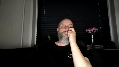 Snapshot of hardmrlazy chatting on 04.09.26 MrLazy online show from 04.09.26