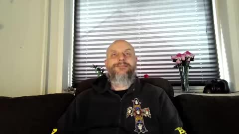 Snapshot of hardmrlazy chatting on 04.14.26 MrLazy online show from 04.14.26