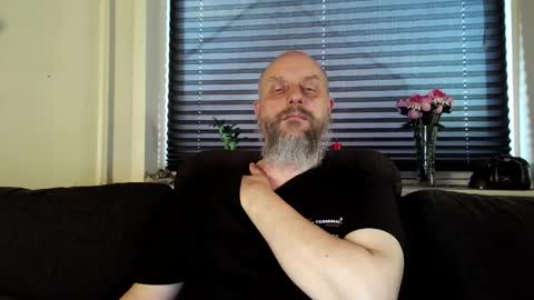Snapshot of hardmrlazy chatting on 04.16.26 MrLazy online show from 04.16.26