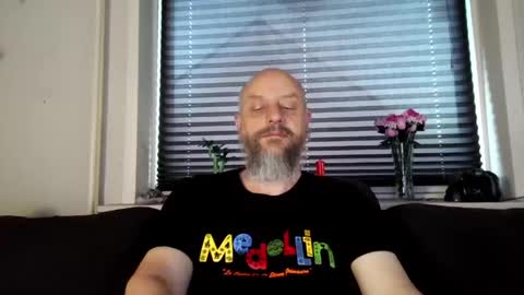 Snapshot of hardmrlazy chatting on 05.19.26 MrLazy online show from 05.19.26