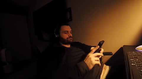 Snapshot of hardswtch chatting on 09.09.25 Tom online show from 09.09.25