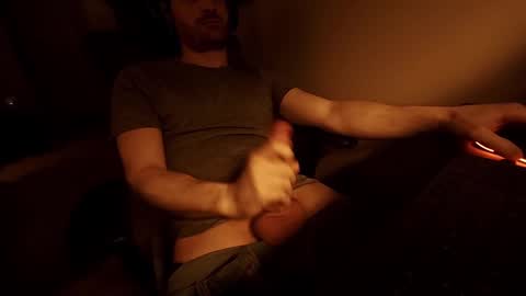 Snapshot of hardswtch chatting on 09.26.25 Tom online show from 09.26.25