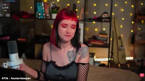 Snapshot of harleyspy chatting on 12.03.25 HarleyJeffrey online show from 12.03.25