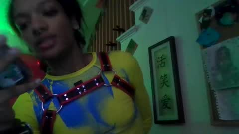 Snapshot of harmonycoxx_ chatting on 02.08.25 Nicky online show from 02.08.25