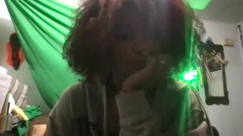 Snapshot of harmonycoxx_ chatting on 10.17.25 Nicky online show from 10.17.25