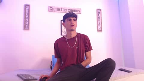 Snapshot of harrythomson1 chatting on 12.26.24 harry thomson online show from 12.26.24