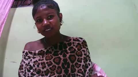 Snapshot of hasleyinah chatting on 01.10.26 hasleyinah online show from 01.10.26