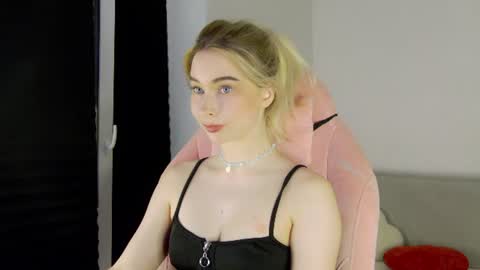 Anna online show from 08.03.26