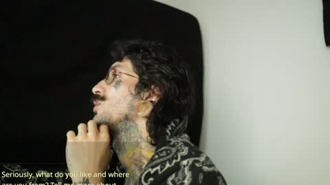 Snapshot of hatsumotokyoto chatting on 01.19.25 More content   2   online show from 01.19.25