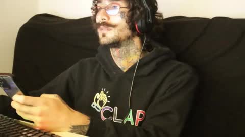 Snapshot of hatsumotokyoto chatting on 01.28.25 More content   2   online show from 01.28.25