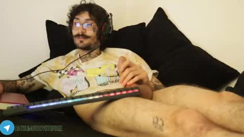 Snapshot of hatsumotokyoto chatting on 01.28.25 More content   2   online show from 01.28.25