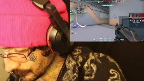 Snapshot of hatsumotokyoto chatting on 02.02.25 More content   2   online show from 02.02.25