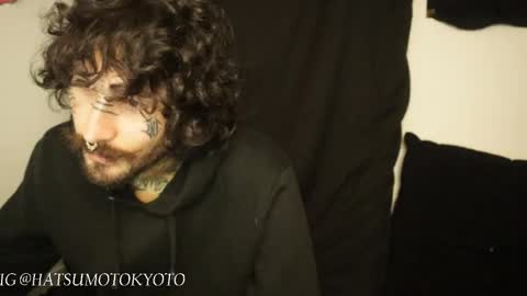 Snapshot of hatsumotokyoto chatting on 02.21.25 More content   2   online show from 02.21.25