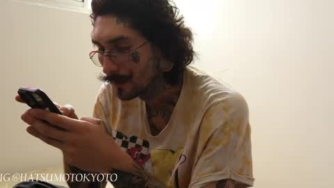 Snapshot of hatsumotokyoto chatting on 03.08.25 More content   2   online show from 03.08.25