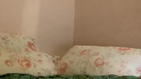 Snapshot of hattydee chatting on 01.07.25 dee online show from 01.07.25