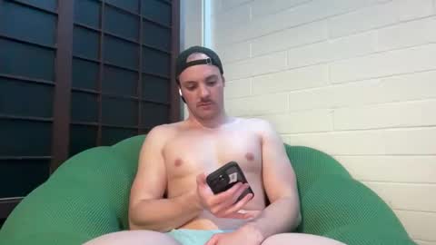 Snapshot of hawaiigogonoa chatting on 04.05.26 BeachBoyNoa online show from 04.05.26