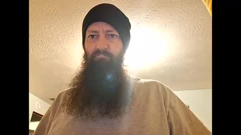 Snapshot of hawktalon007 chatting on 10.12.25 Robert online show from 10.12.25