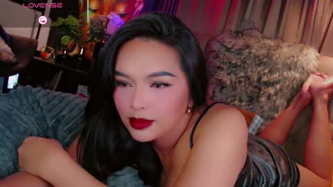 Snapshot of hay_fa chatting on 11.13.25 HAYFA online show from 11.13.25