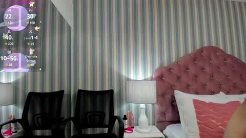 HazelMoret online show from 03.04.25