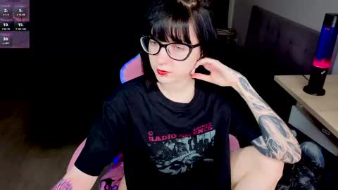 Snapshot of hazeltompson chatting on 04.16.26 hazeltompson online show from 04.16.26