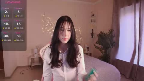 Hazel online show from 05.04.26