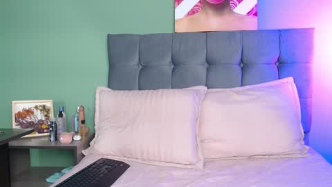 Snapshot of hazz_smith chatting on 12.15.25 HAZZ SMITH online show from 12.15.25