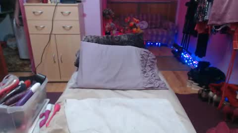 Snapshot of heatedgranny chatting on 12.24.24 Scarlet online show from 12.24.24