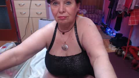 Snapshot of heatedgranny chatting on 12.29.24 Scarlet online show from 12.29.24