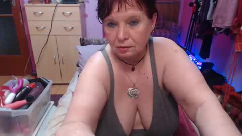 Snapshot of heatedgranny chatting on 01.03.25 Scarlet online show from 01.03.25