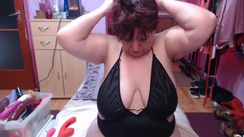 Snapshot of heatedgranny chatting on 02.01.25 Scarlet online show from 02.01.25