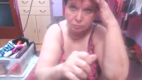 Snapshot of heatedgranny chatting on 02.20.25 Scarlet online show from 02.20.25