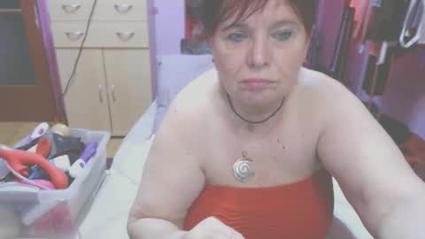 Snapshot of heatedgranny chatting on 02.25.25 Scarlet online show from 02.25.25