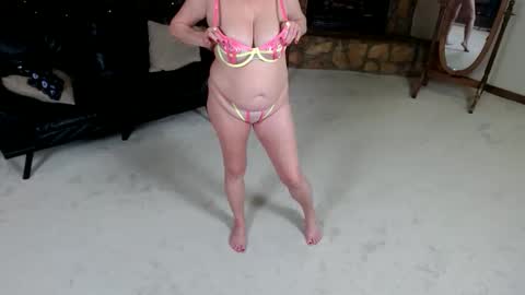 Snapshot of heathers_vip_room chatting on 01.15.25 Heathers VIP Room online show from 01.15.25