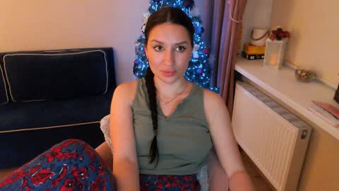 Snapshot of heaven_chloe chatting on 01.10.25 Heaven girl online show from 01.10.25