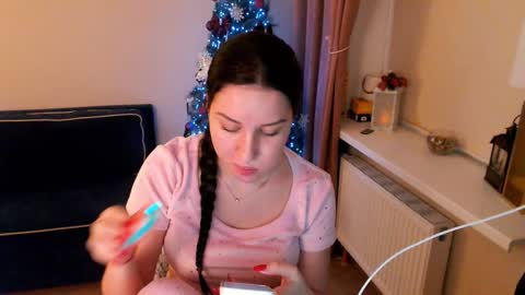 Snapshot of heaven_chloe chatting on 01.22.25 Heaven girl online show from 01.22.25