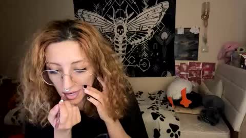 Snapshot of heavenlycreature chatting on 11.09.25 Diana online show from 11.09.25