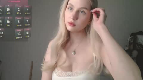 Akemi instinthemoodforlooove online show from 04.14.26