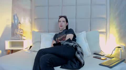 Keira Hecate online show from 10.27.25