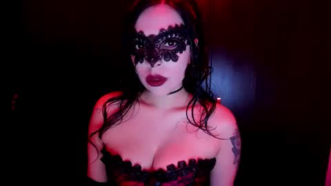 Snapshot of hecate_and_crow chatting on 10.31.25 online show from 10.31.25