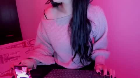 Snapshot of hecate_and_crow chatting on 11.12.25 online show from 11.12.25