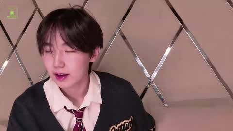 HEEJIN online show from 10.02.25